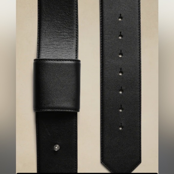 NWT BANANA REPUBLIC LEATHER STATEMENT TAB BELT - Picture 2 of 3